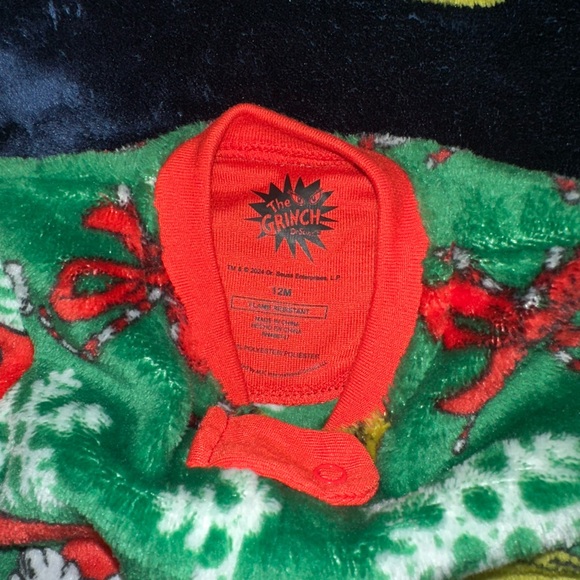 Festive Green Grinch Kids Footie Pajamas NWOT - Picture 2 of 6